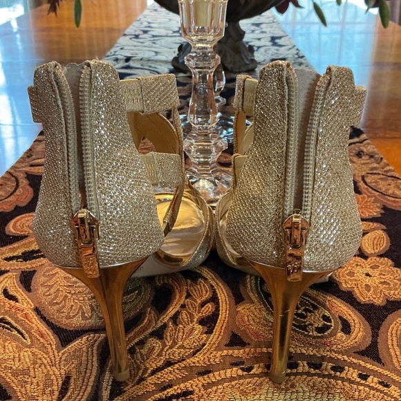 Marc Fisher Nala Mid Heel Gold Glitter Evening Sandals 3 1/4” Heel Size 7M - Picture 5 of 11